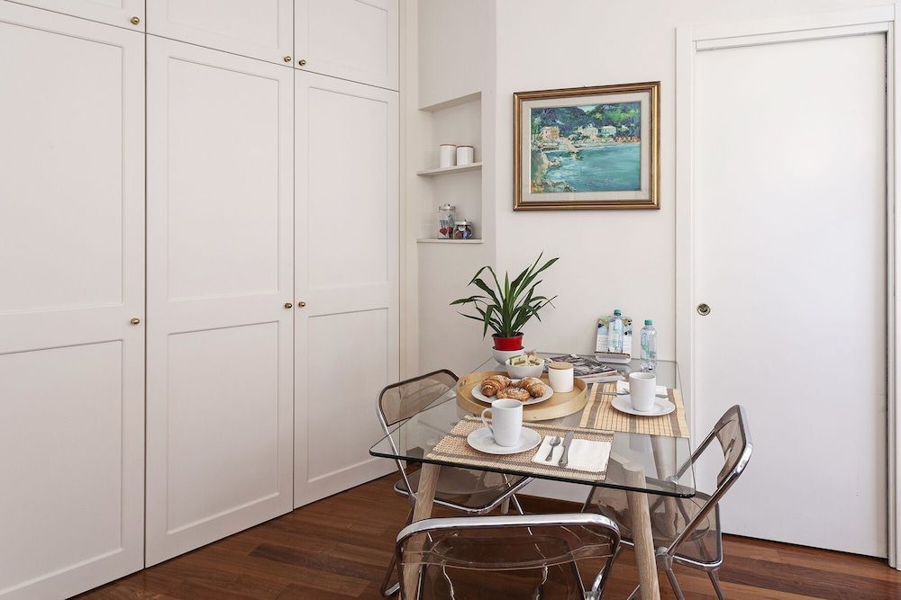 Elegant Studio in the City Center by Wonderful Italy 1
