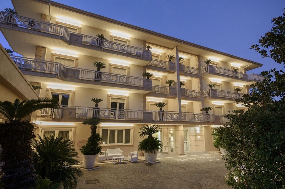 Green Park Hotel 1