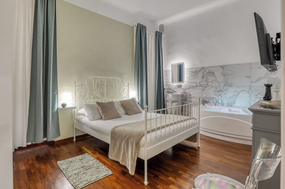 ATRHOME Frattina Luxury 1