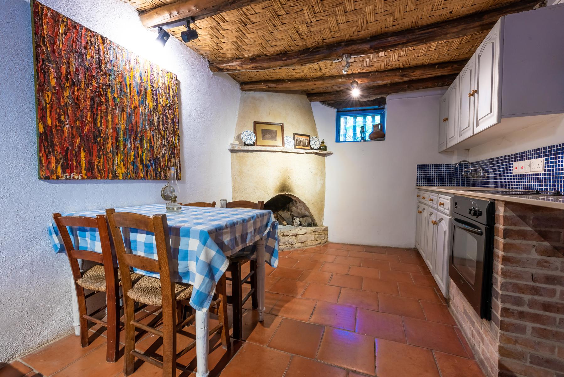 Kalavasos Square Apartments - With Access to Shared Pool 3 Minutes Walk 2