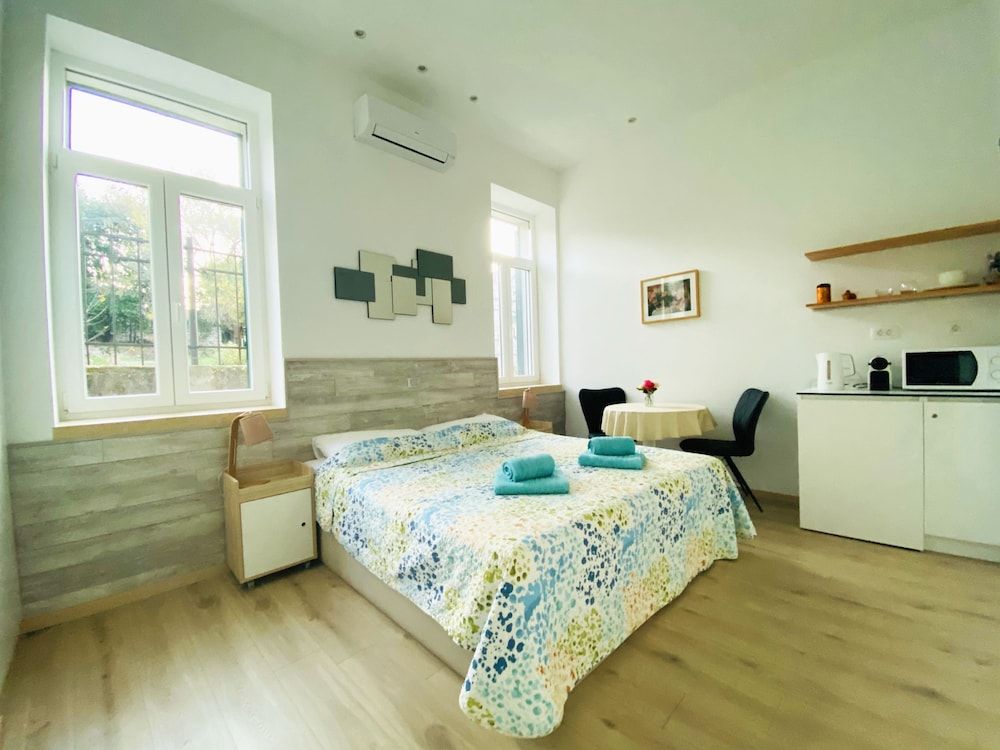 En-suite Rose on Rokova Street 1