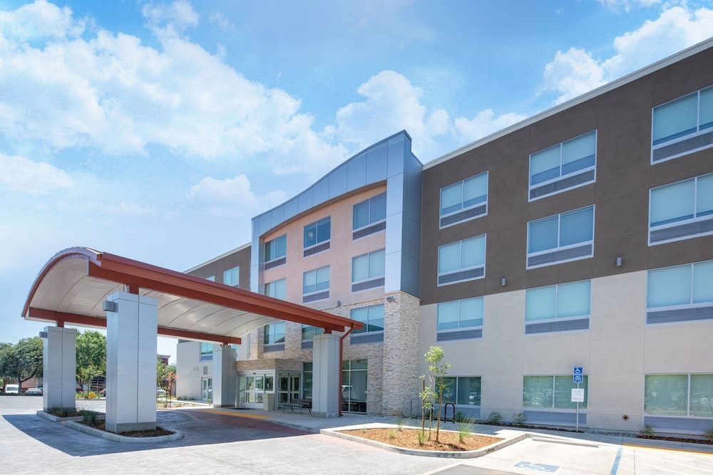 Holiday Inn Express & Suites CHICO by IHG 1