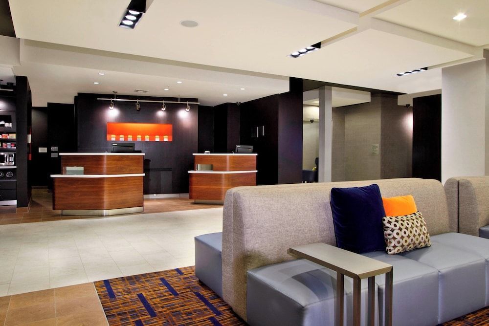 Courtyard by Marriott Victoria 2