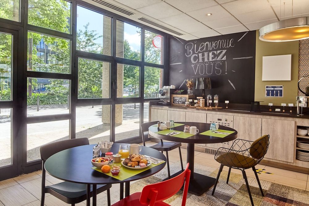 B&B HOTEL Saint-Quentin-en-Yvelines Centre Gare 4 étoiles 1