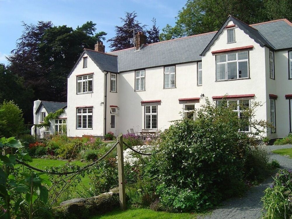 Edgcott House 1