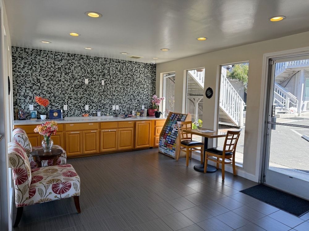 Pacific Inn Monterey 2