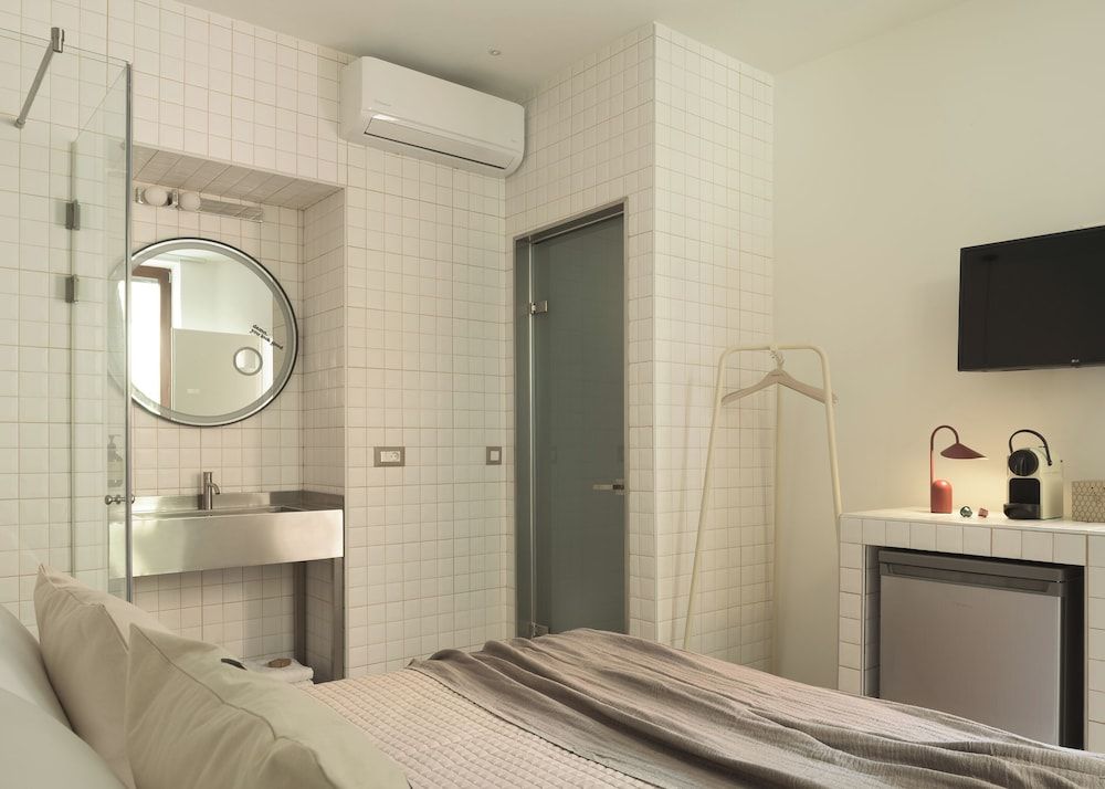 Spartacus Garden Boutique Suites 2
