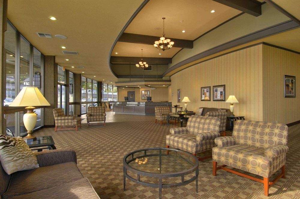 Red Lion Hotel Coos Bay 2