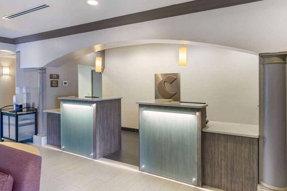 Comfort Inn & Suites 2