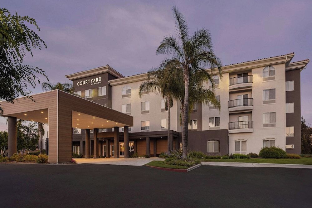 Courtyard Ventura Simi Valley 1