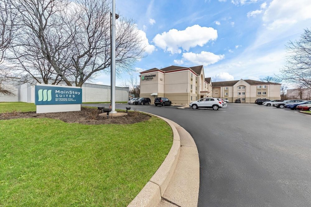 MainStay Suites Cincinnati Blue Ash 1