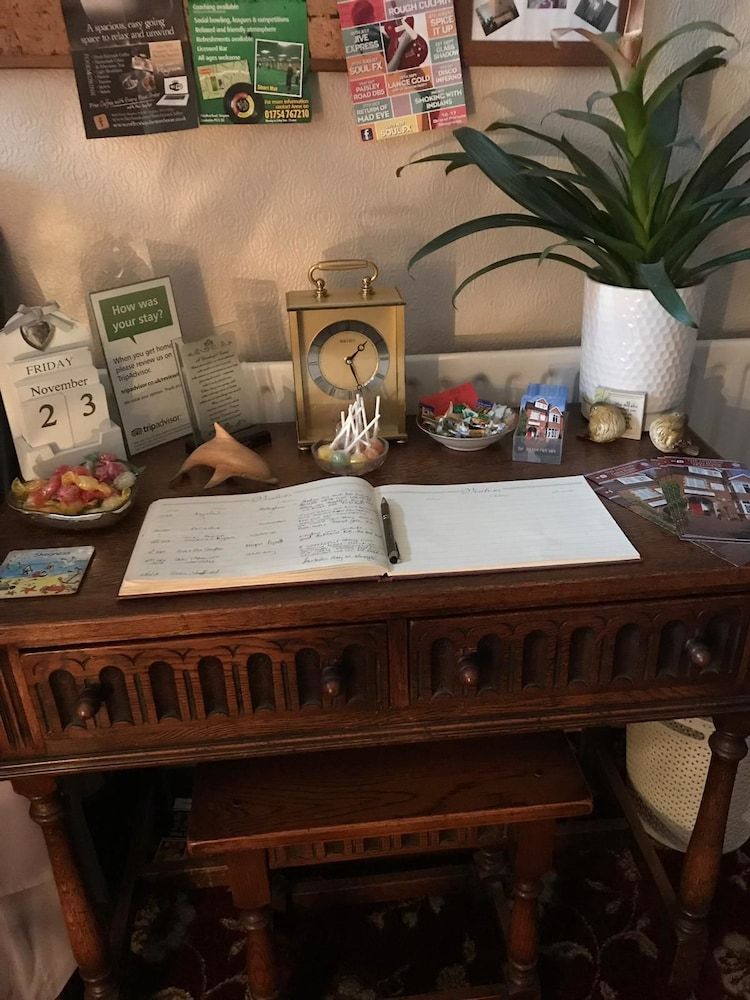 The Lyndsay Guest House 2