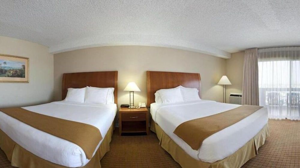 Holiday Inn Express & Suites VENTURA HARBOR by IHG 2