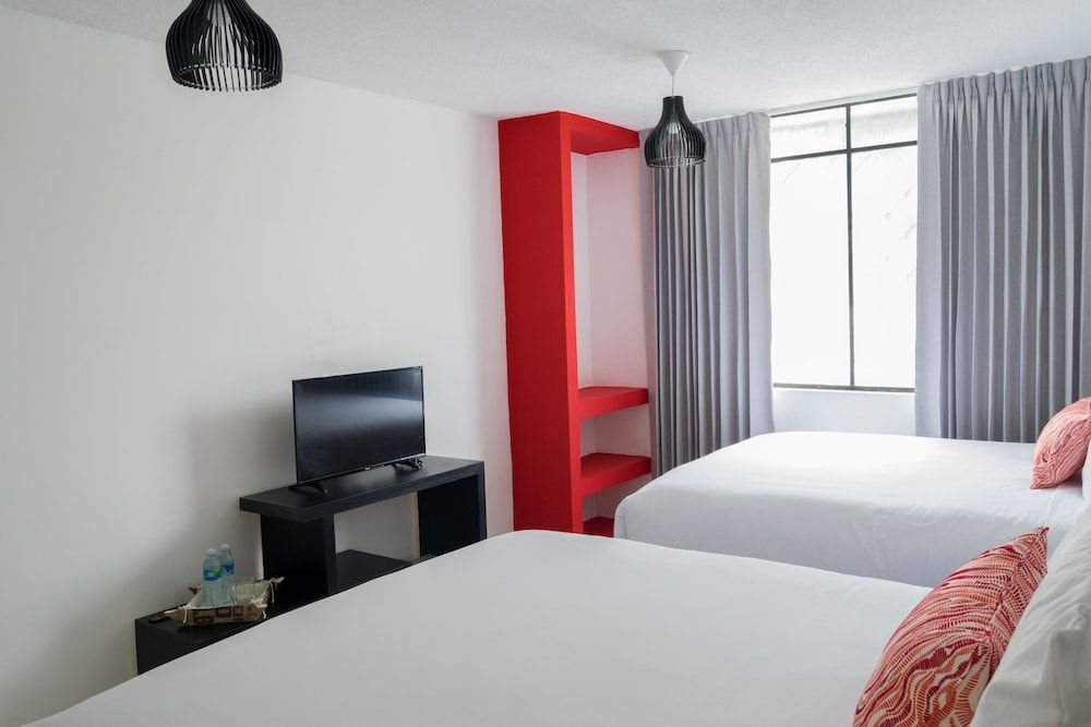 In & Out Hotel 2