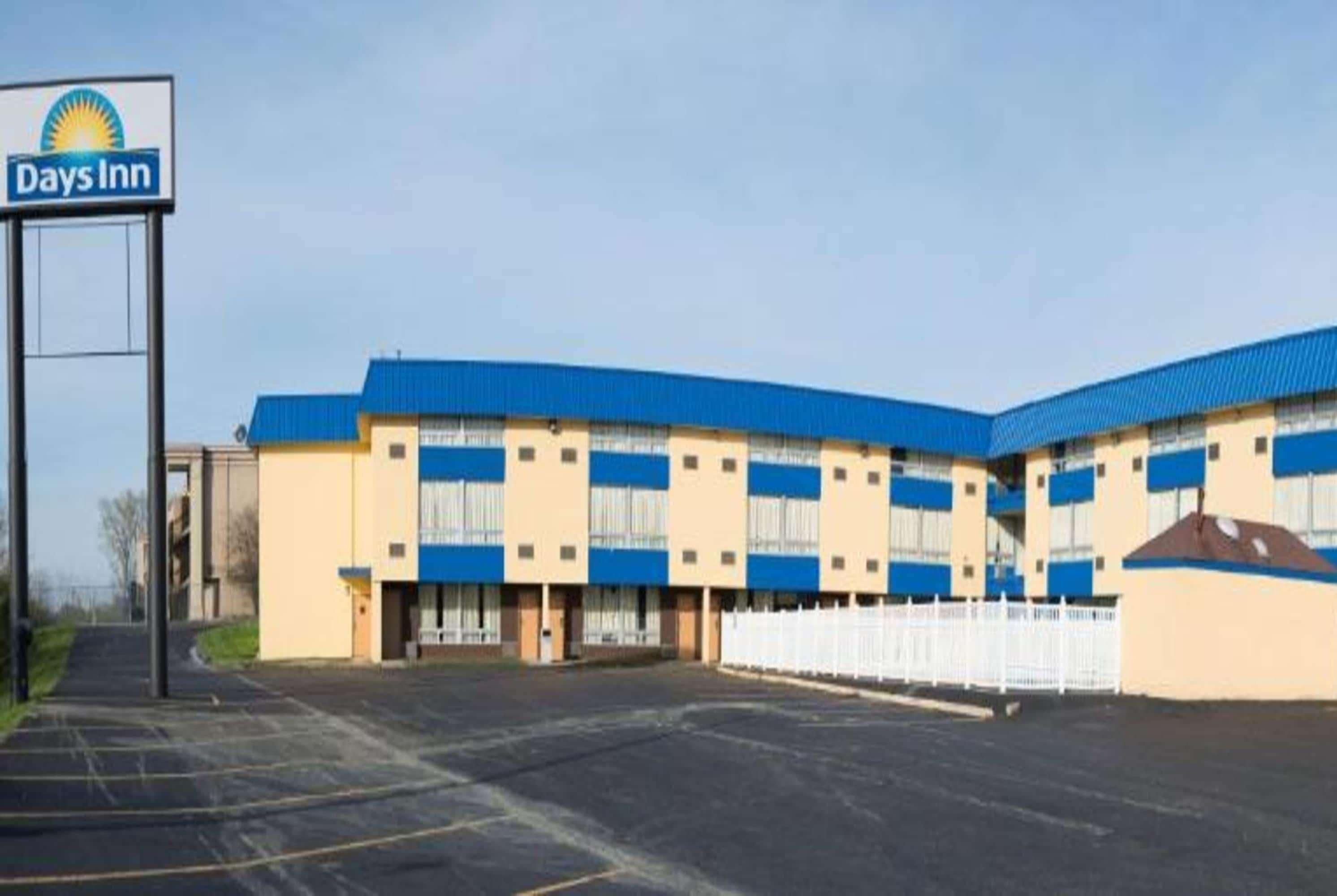 Days Inn by Wyndham Fort Wright Cincinnati Area 2