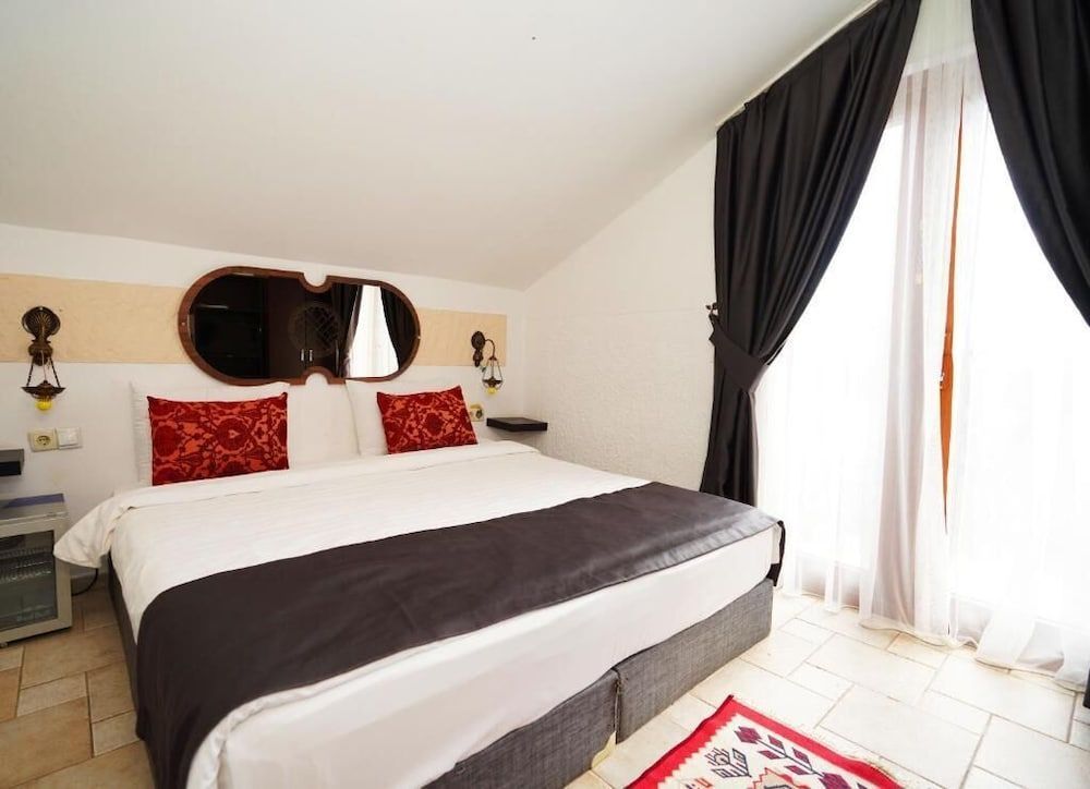 Cicerone Lodge Hotel 1