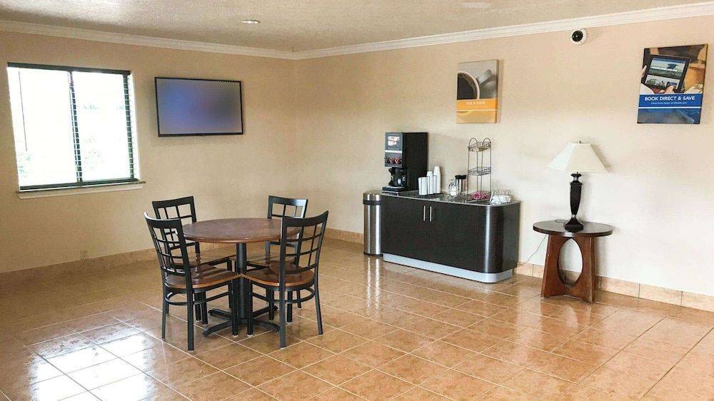 Motel 6-Alvin, TX 2