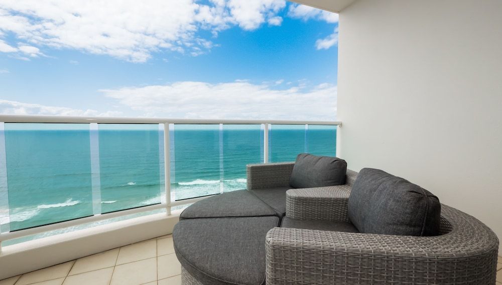 Pacific Views Resort 1