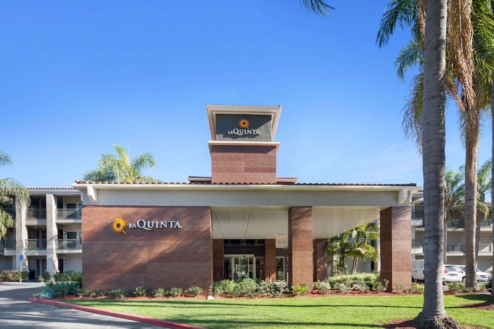 La Quinta by Wyndham Orange County Airport 1