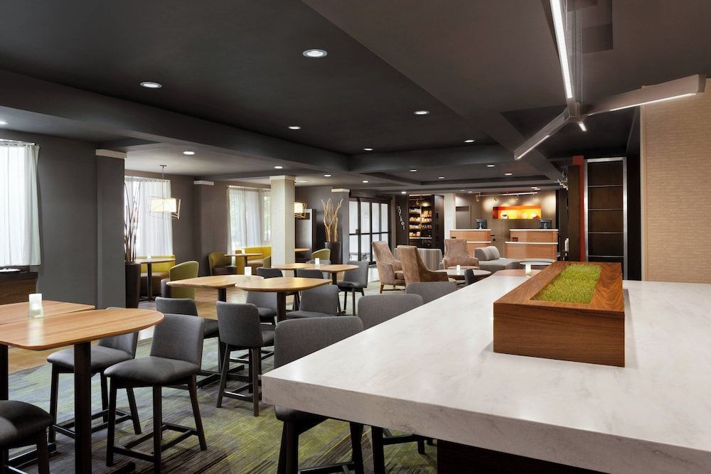 Courtyard by Marriott Tulsa Central 2