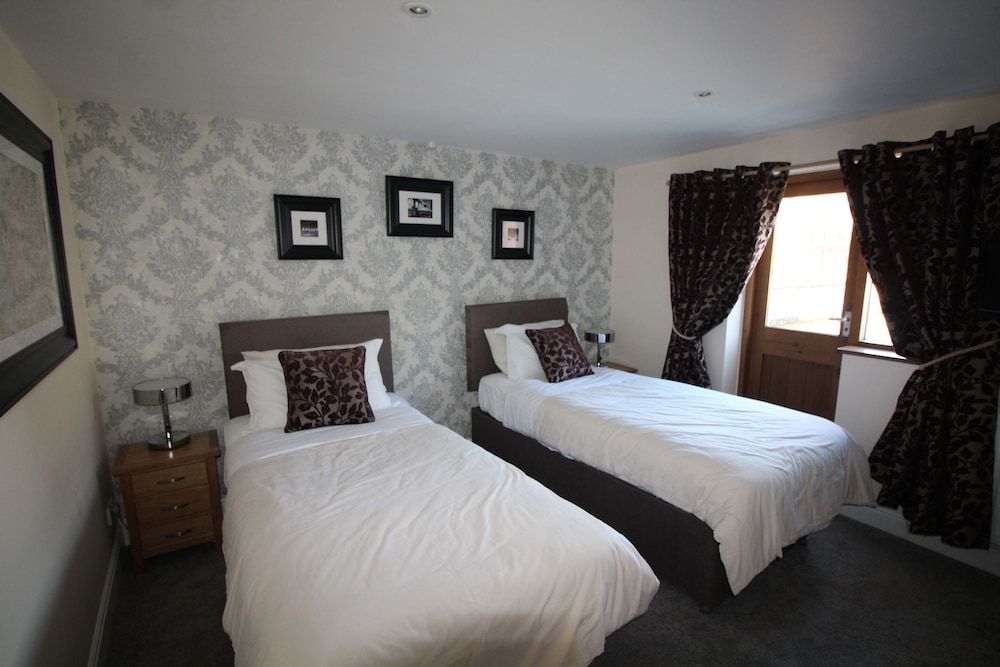 The Clothiers Arms 2