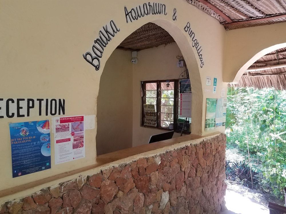 Baraka Aquarium Bungalows 2
