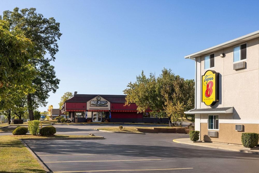 Super 8 by Wyndham Latham - Albany Airport 1