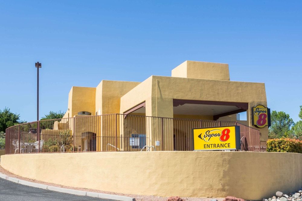 Super 8 by Wyndham Cottonwood 1