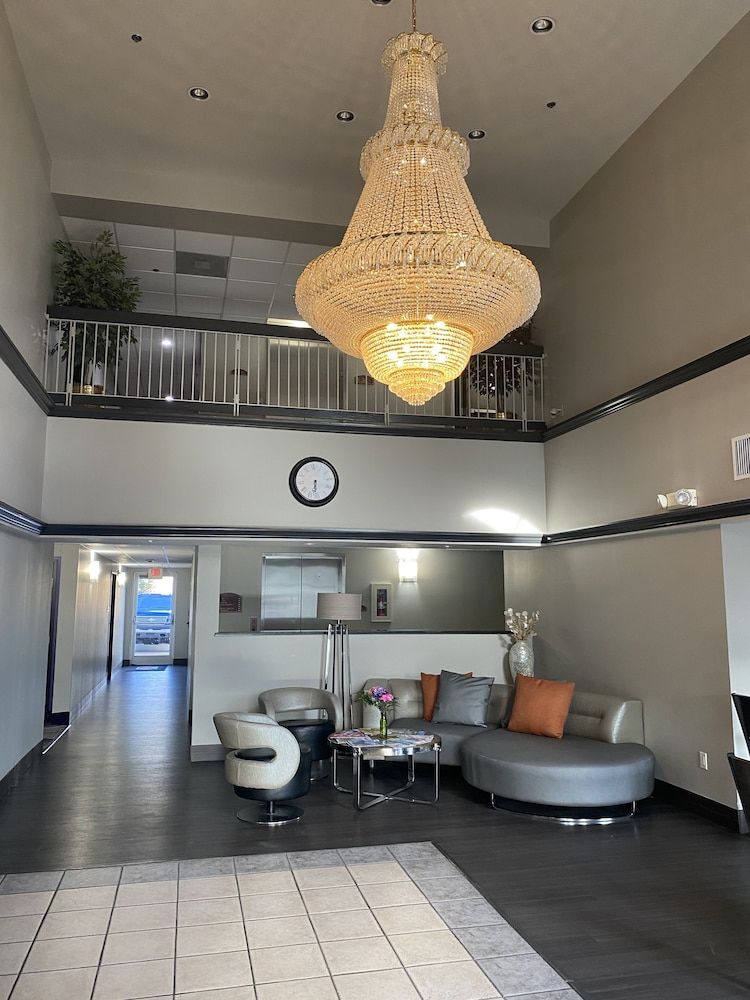 Super 8 by Wyndham Weatherford 2
