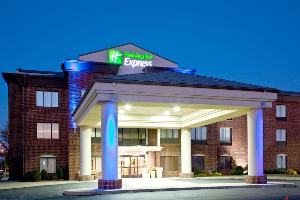Holiday Inn Express & Suites SHELBYVILLE by IHG 1