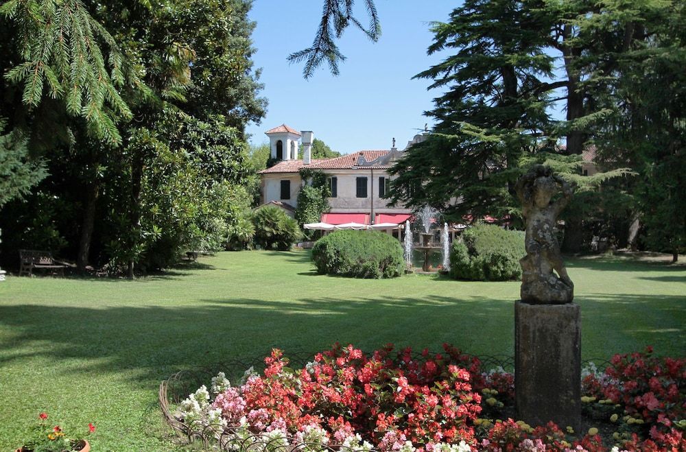 Hotel Villa Luppis 1