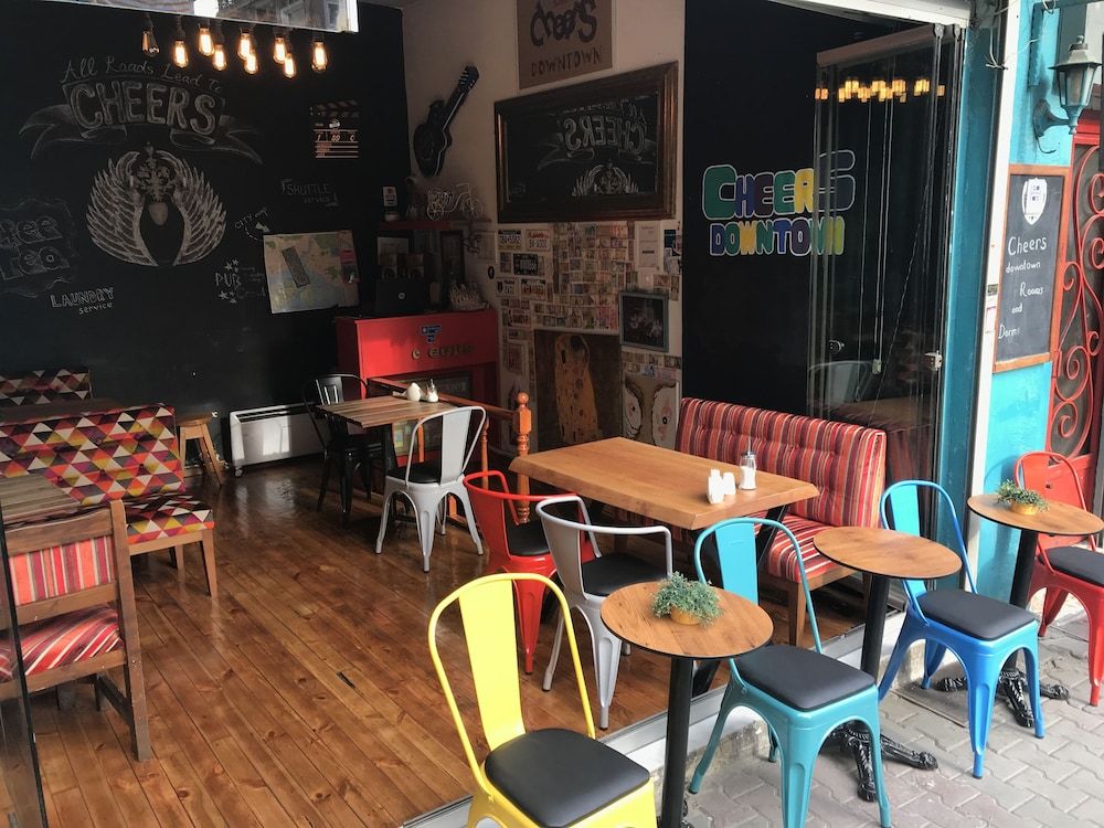 Cheers Midtown Hostel 2