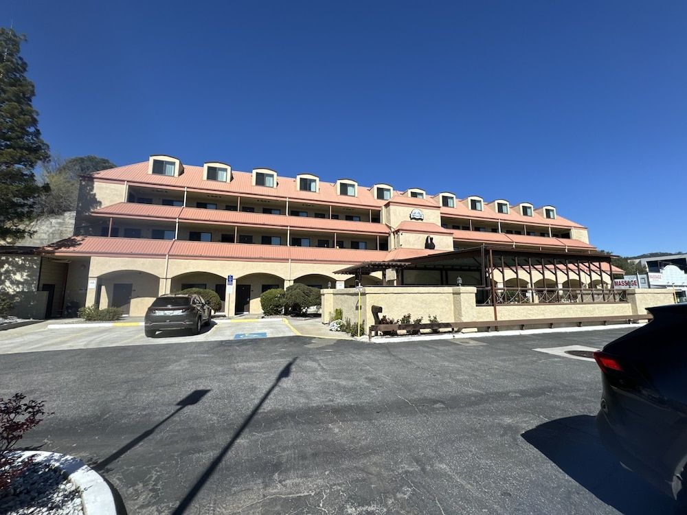 Yosemite Sierra Inn 1