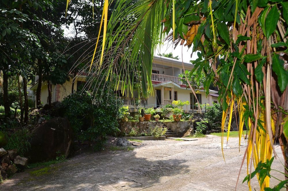 Forest Lodge 1