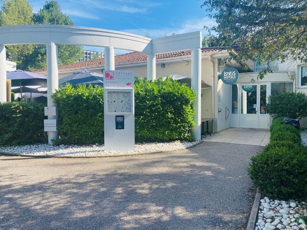 Logis Cottage Hotel 1