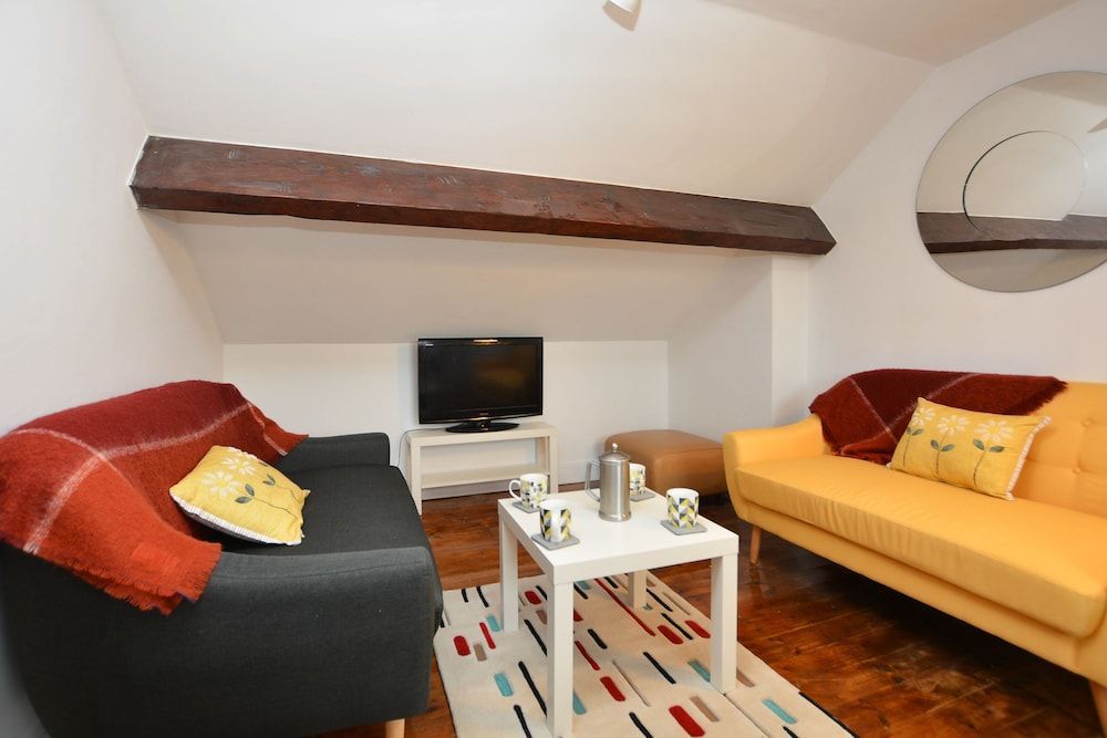 InTown - 60 second walk 2 Minster! 2
