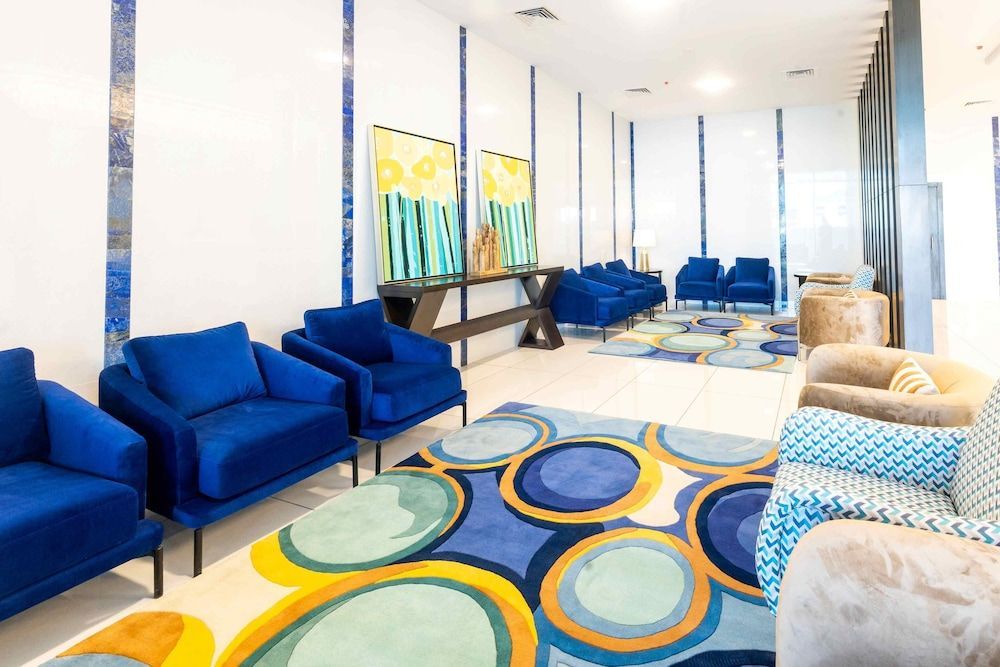 S Plaza Suites Hotel 2