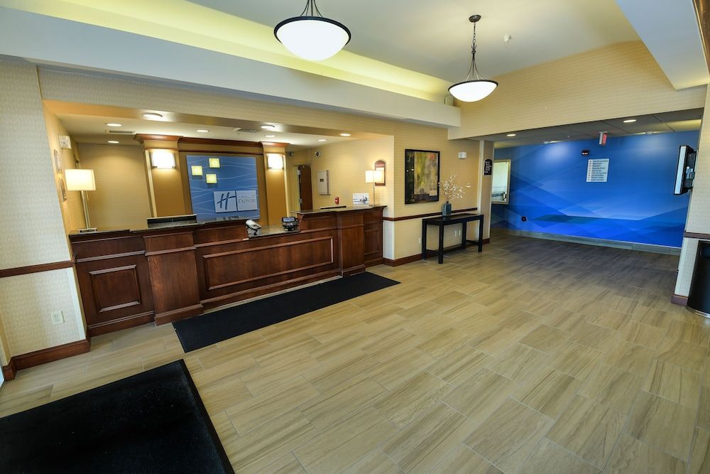 Holiday Inn Express & Suites GRAND FORKS by IHG 2
