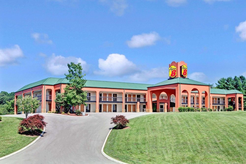 Super 8 by Wyndham Knoxville East 1
