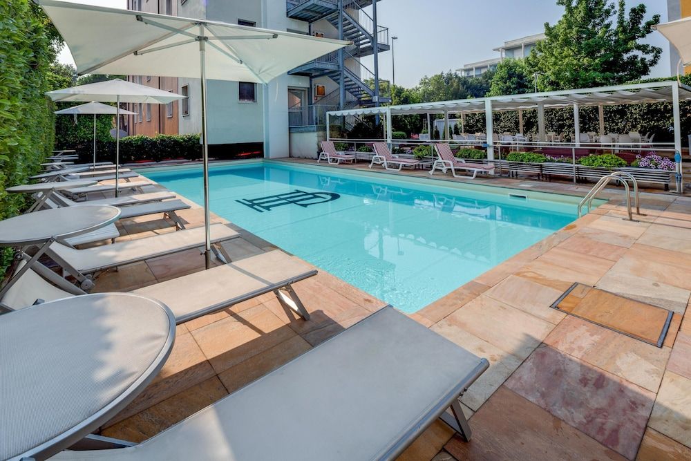 Jet Hotel, Sure Hotel Collection by Best Western 1