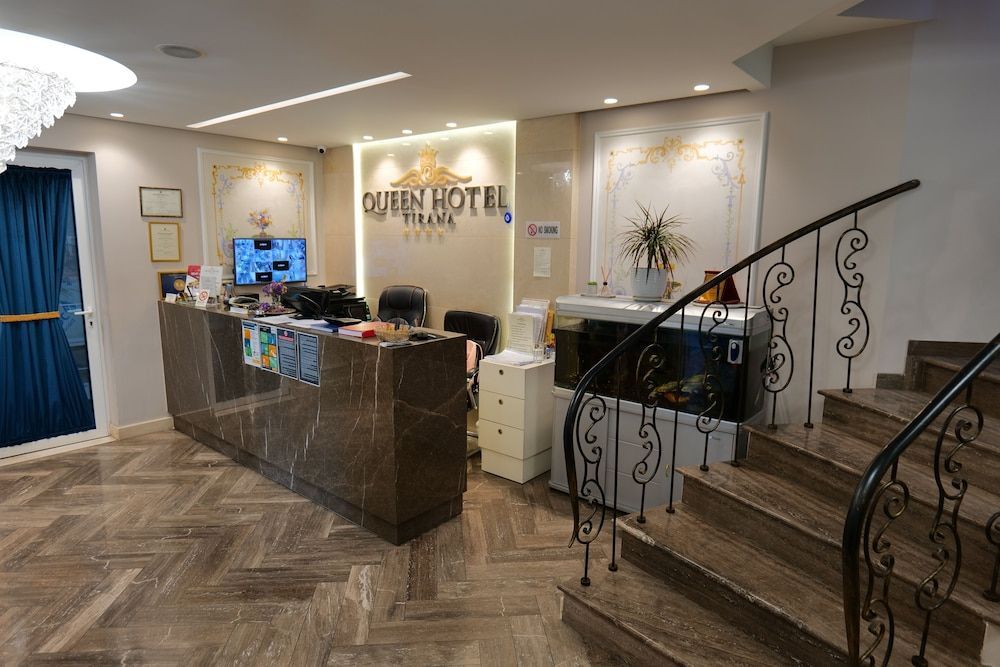 Hotel Queen 2