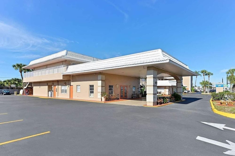 Travelodge by Wyndham Venice 1