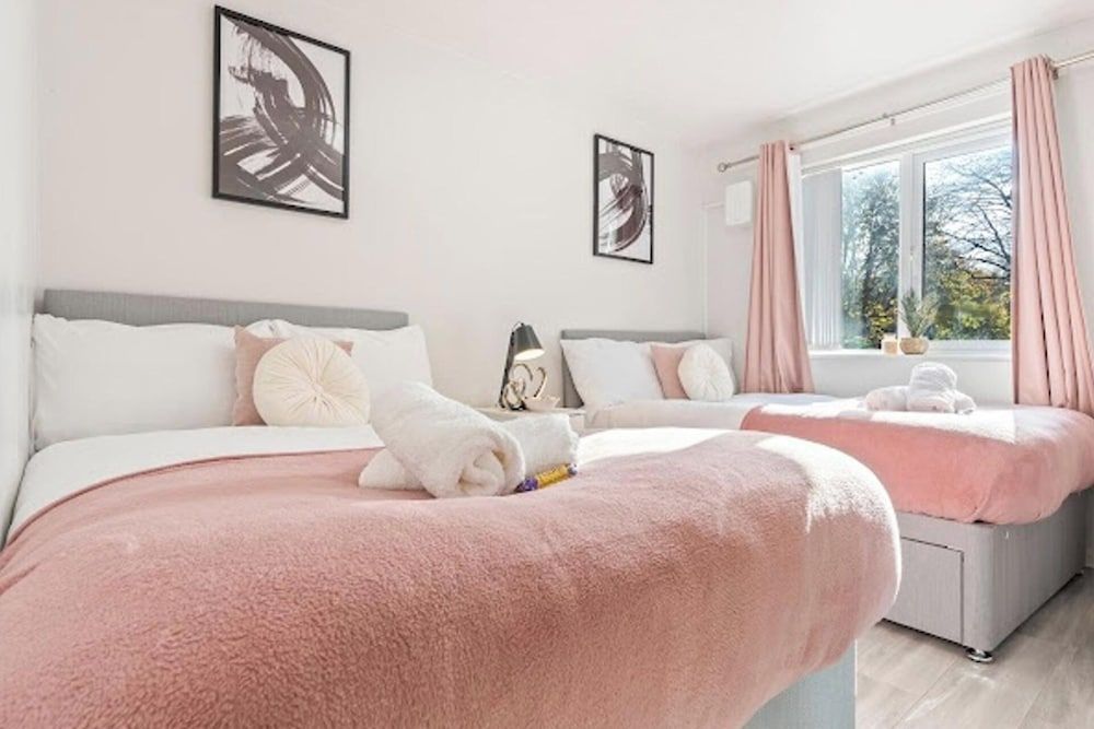 1 Bedroom Apartment Sleeps 4, Free Parking, Tv 1
