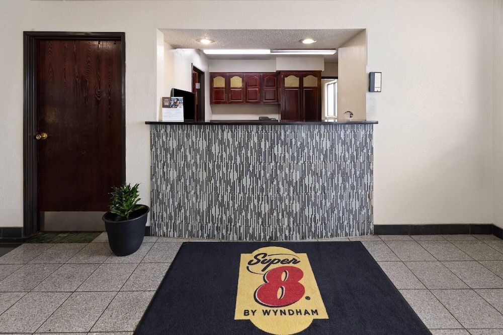 Super 8 by Wyndham South Boston VA 2