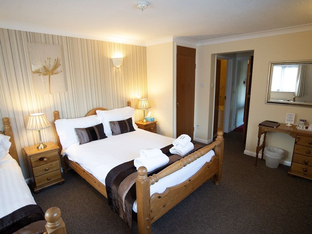 The Heath Inn 2