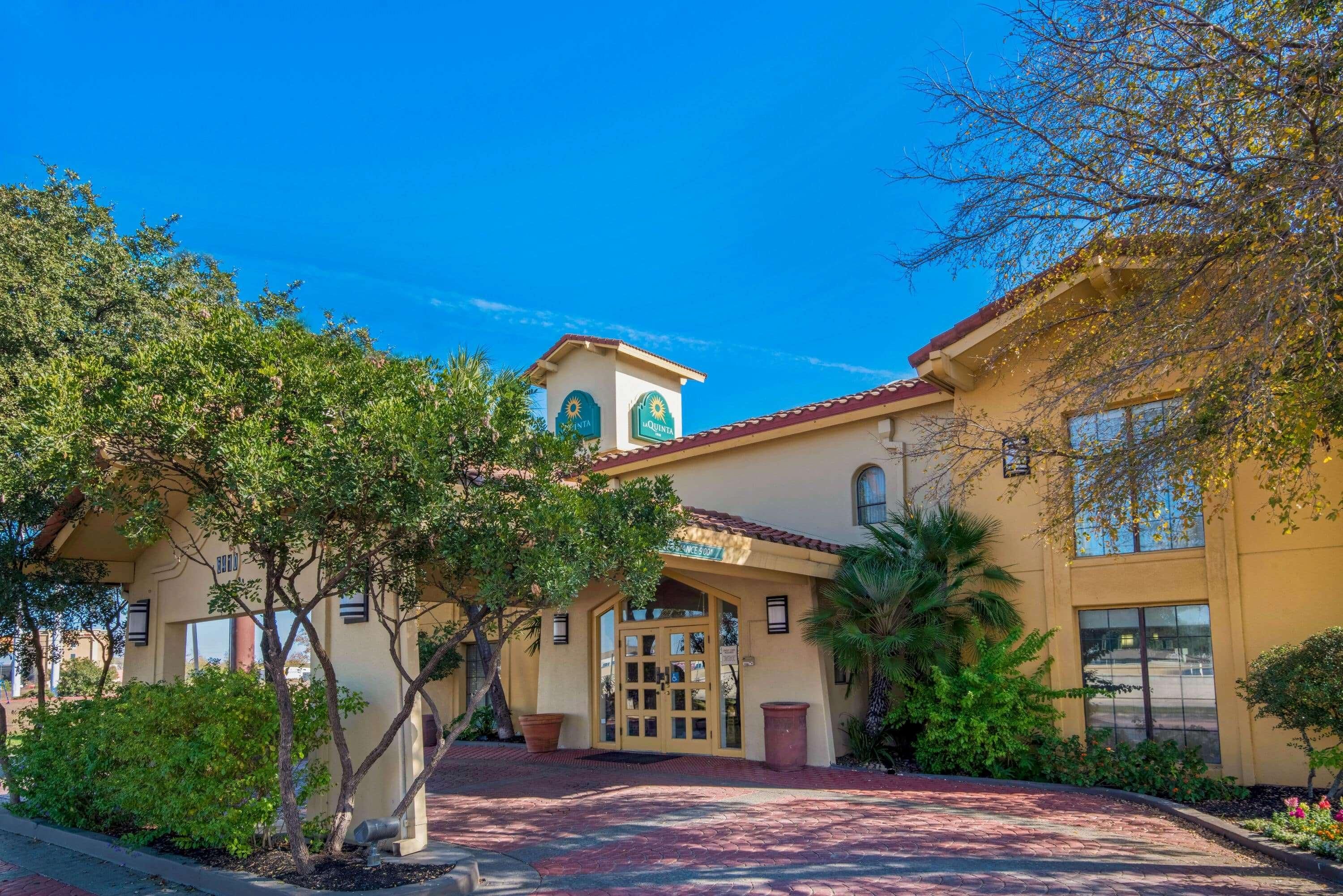 Townhouse Garden Inn & Suites San Antonio I 35 2