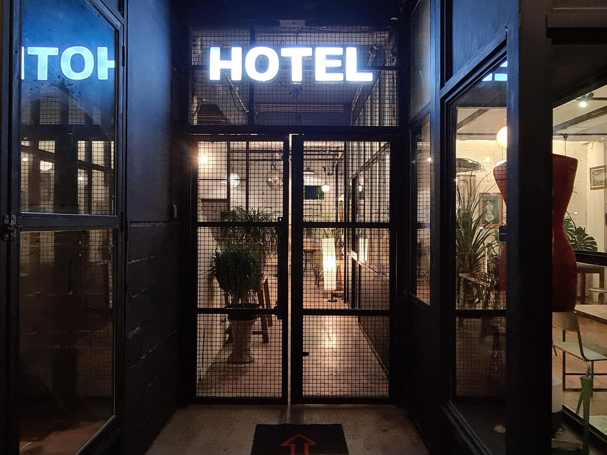 Hand Hotel 2