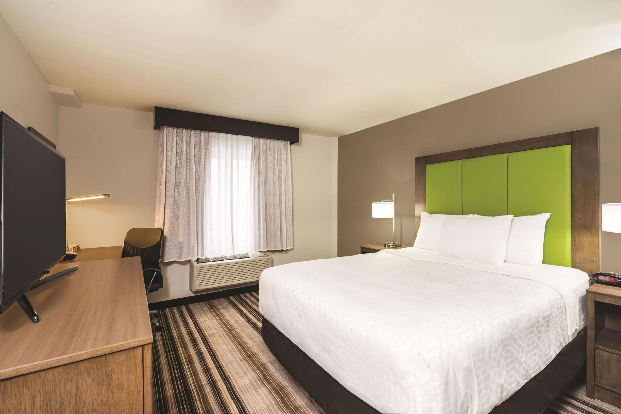 La Quinta Inn Suites By Wyndham Brooklyn Central 2