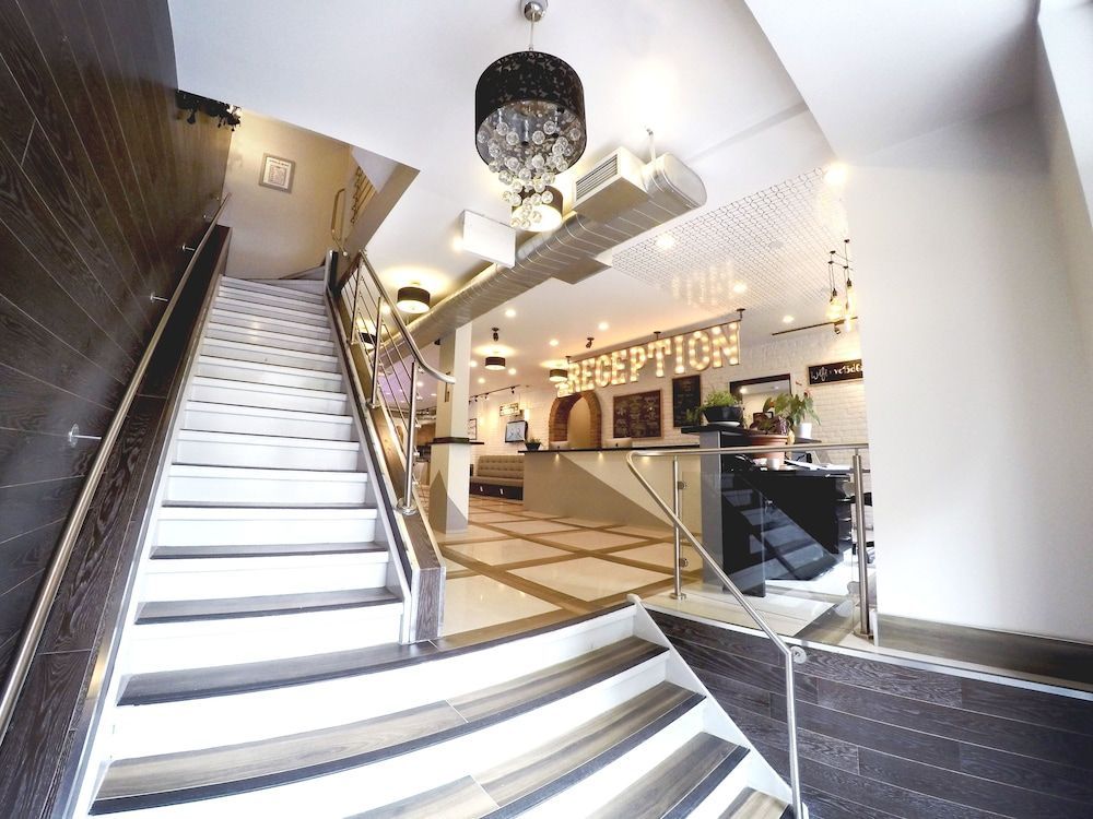 M Montreal Hostel 2