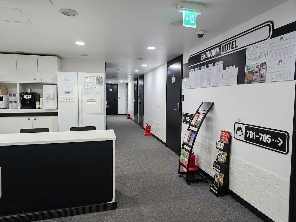 Ekonomy Hotel Myeongdong Premier 2